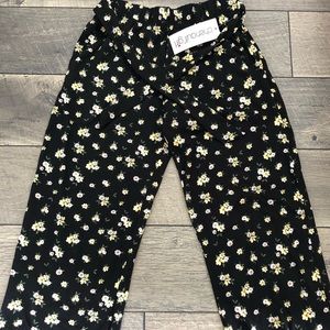 Size 7 Chennault Girl Elena Knit Paperbag Pant